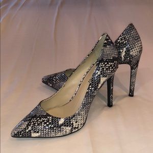 🔥 Gianni Bini Snake Print Heels 🔥